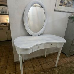 White oval vanity / desk