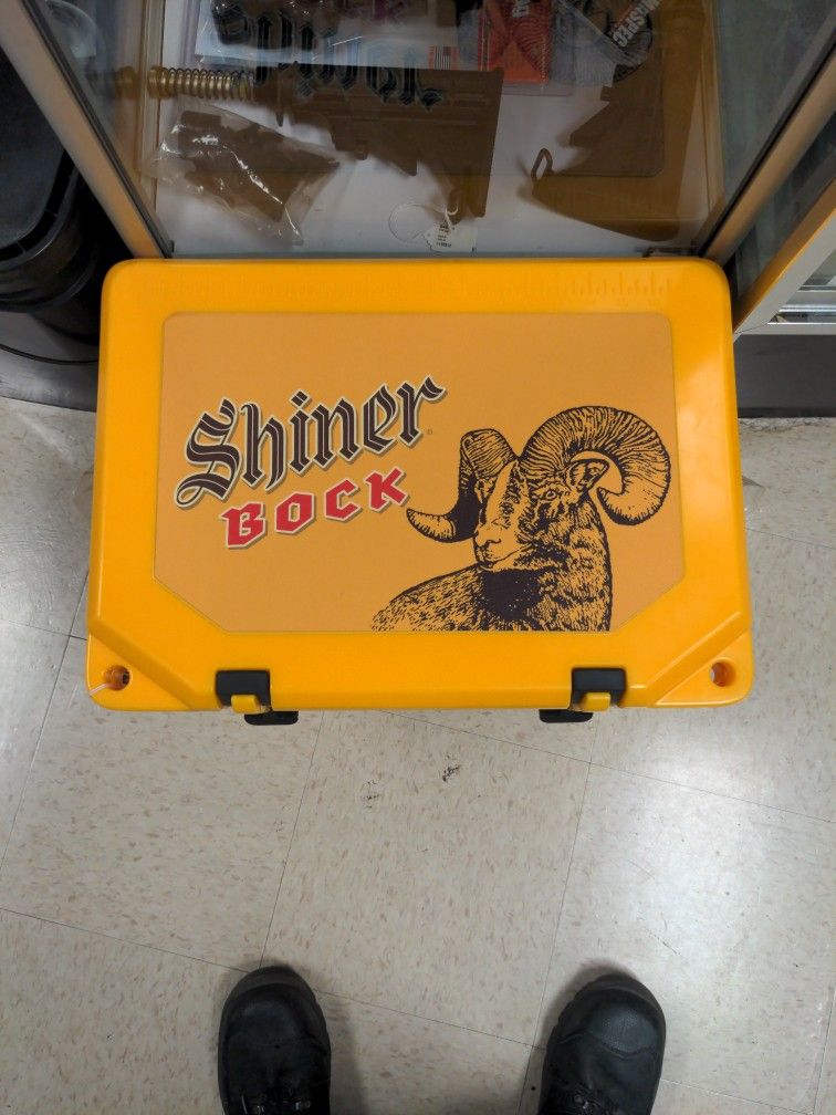 Grizzly Cooler 20 Model Shiner Bock Branded 20qt