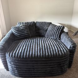 Large cozy lounger