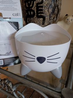 Cute Catit PIXI Cat Water Fountain.