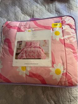 New bedspreads twin and Full size, $25 each one