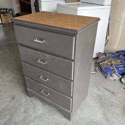 Dresser 