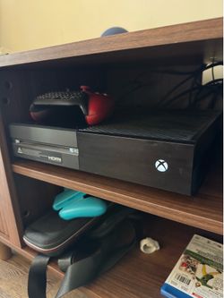 Xbox One Console 500GB + Controller + Cables – Works Great
