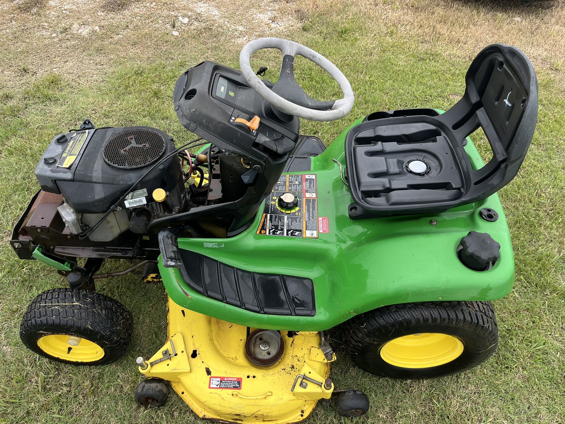 John Deere X320 Riding Lawnmower For Parts