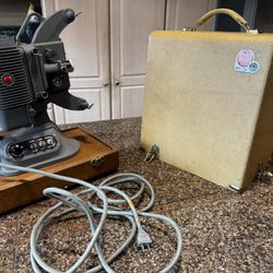 DeJUR 8mm Home Movie Projector Model #750 w/Original Case