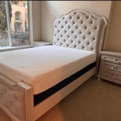 Queen size Bedroom Set - BRAND NEW