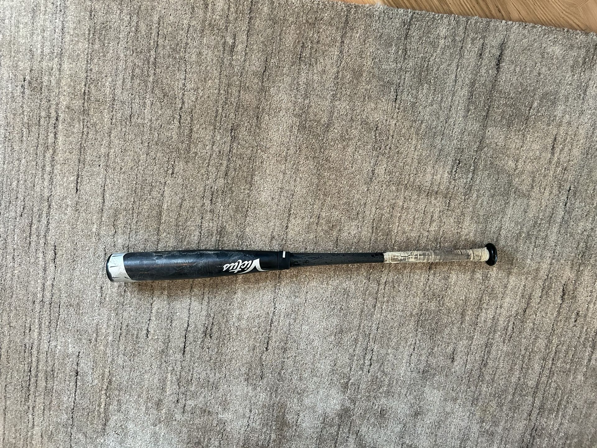 Victua Nox 33 in. 30 oz.