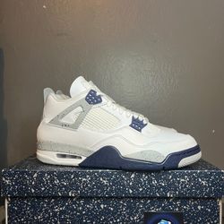 Jordan 4 Retro Midnight Navy Size 6.5Y