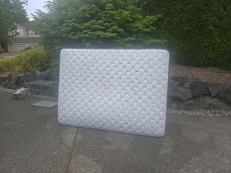 Free Queen Mattress – Pick Up OnlyTitle: Free Queen Mattress – Pick Up Only