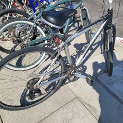 Trek Hybrid 700c Aluminum  21 Speed 18 In Frame 