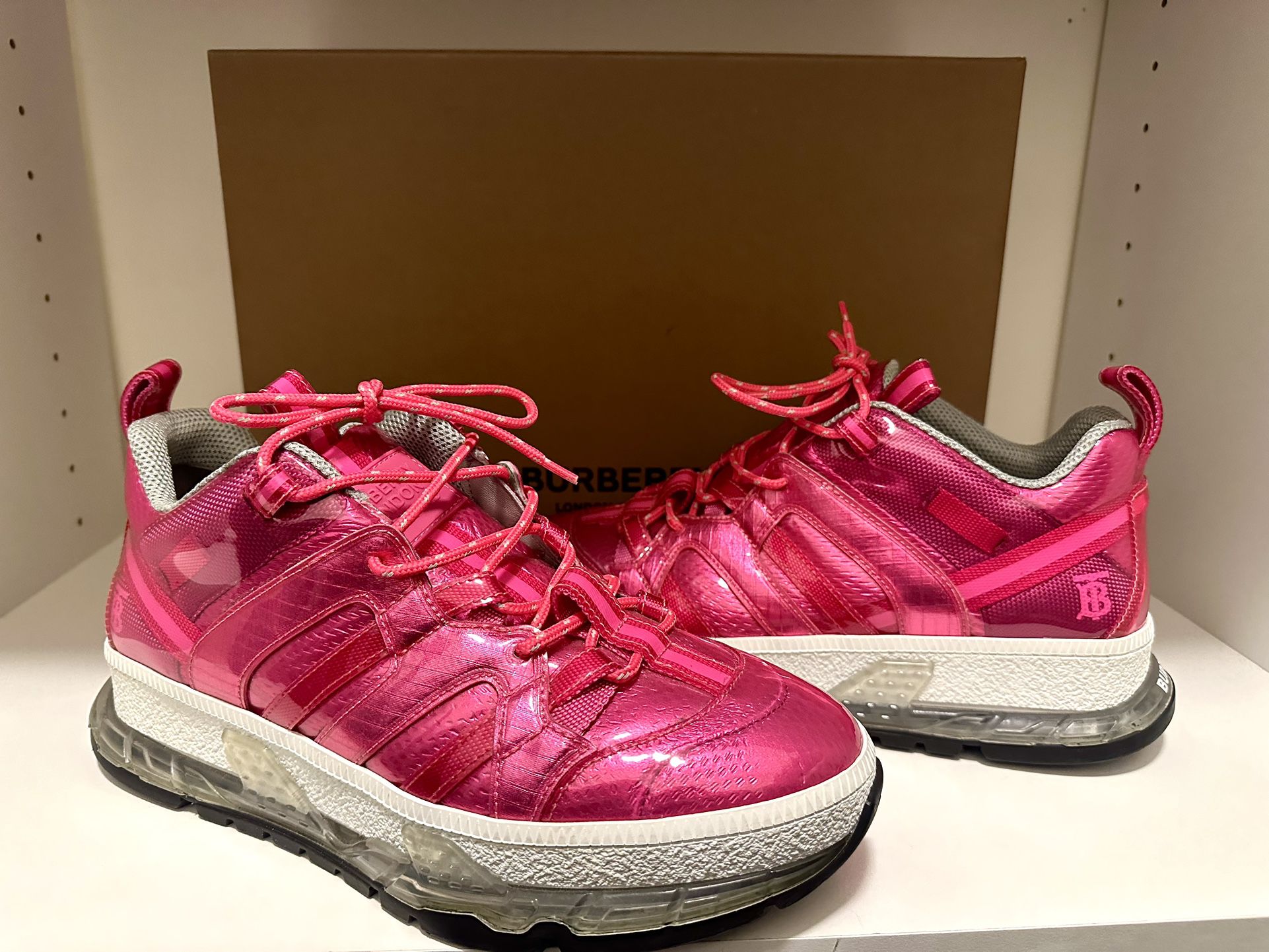 Burberry Men’s Pink Sneakers 