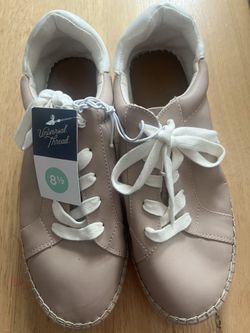 Universal Threads Ladies Sneakers New Size 8.5
