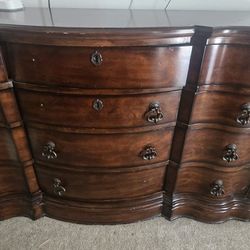 BEDROOM SET .  
