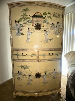 Vintage Chinese-Style Chinoiserie Armoire – Hand-Painted Shell & Bone Detail