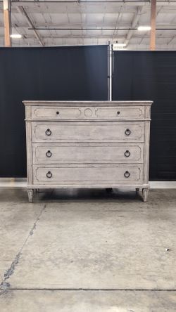 Bassett Furniture Rustic Farmhouse Style Distressed Wood Dresser