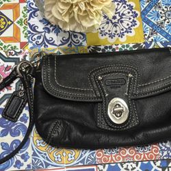 Vintage Coach Legacy Black Leather Wristlet