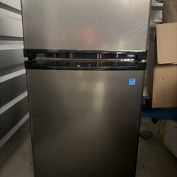 Mini refrigerator and freezer perfect for a college dorm room