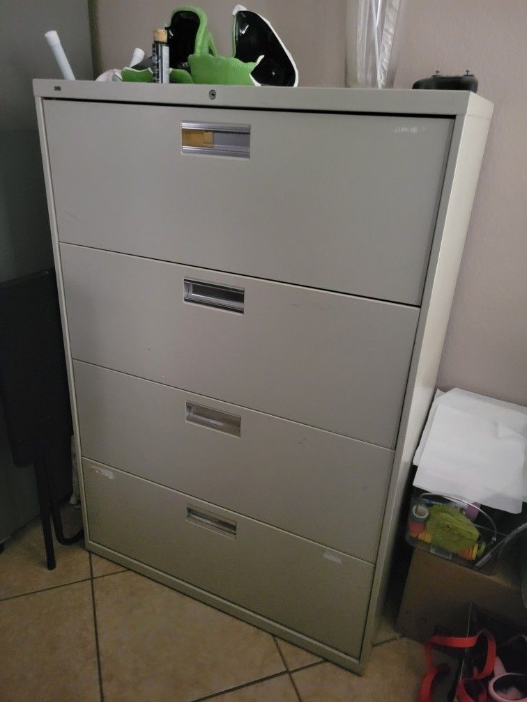 File Cabinet with Key