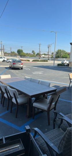 Costco Extendable Dining Table Set with 8 Chairs – Like New