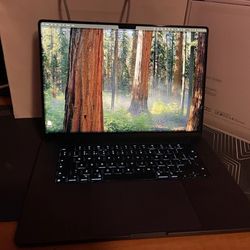MacBook Pro 16-inch M4 Max 32-Core GPU 14-Core CPU 36gb ram 1tb ssd 