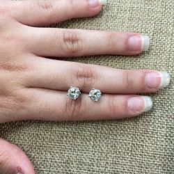 1 Carat Diamond White Gold Studs 
