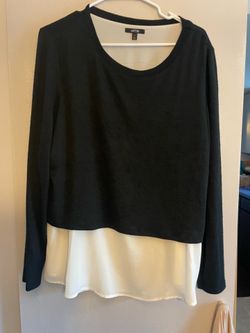 Stylish Apt 9 women’s black sweater with white shirt underneath size xl