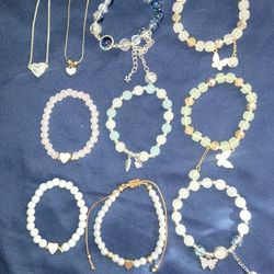 Bracelets. Pulseras. Beads. Feather. Butterfly. Hearts. Rhinestones. Charm Bracelets.