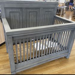 Manchester 4 In 1 ( Convertible Crib ) Brand New In Box!! 