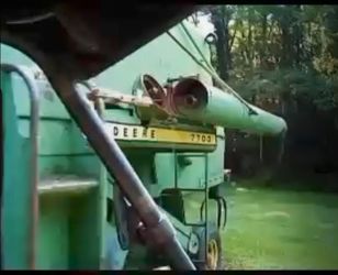 7700 John Deer Combine
