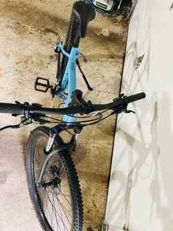 Trek Marlin 5 (Blue) - Great Condition, Needs Minor Tire Fix