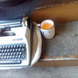 ***GORGEOUS*** Olympia SM9 Deluxe Typewriter