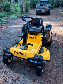 Cub Cadet RZT S42 ZERO TURN MOWER W/ STEERING WHEEL