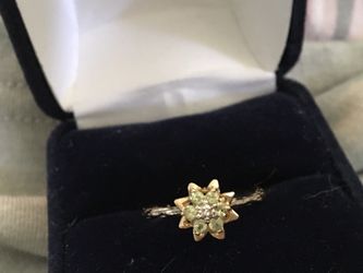 10kt gold peridot/diamond ring