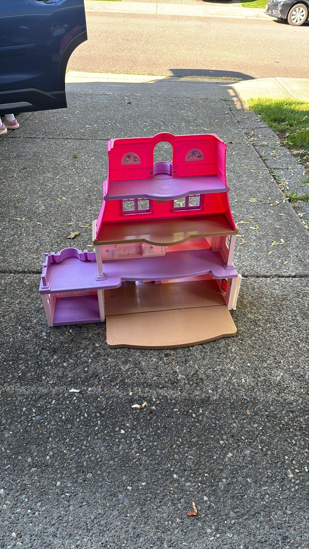 Fisher-price Doll House.
