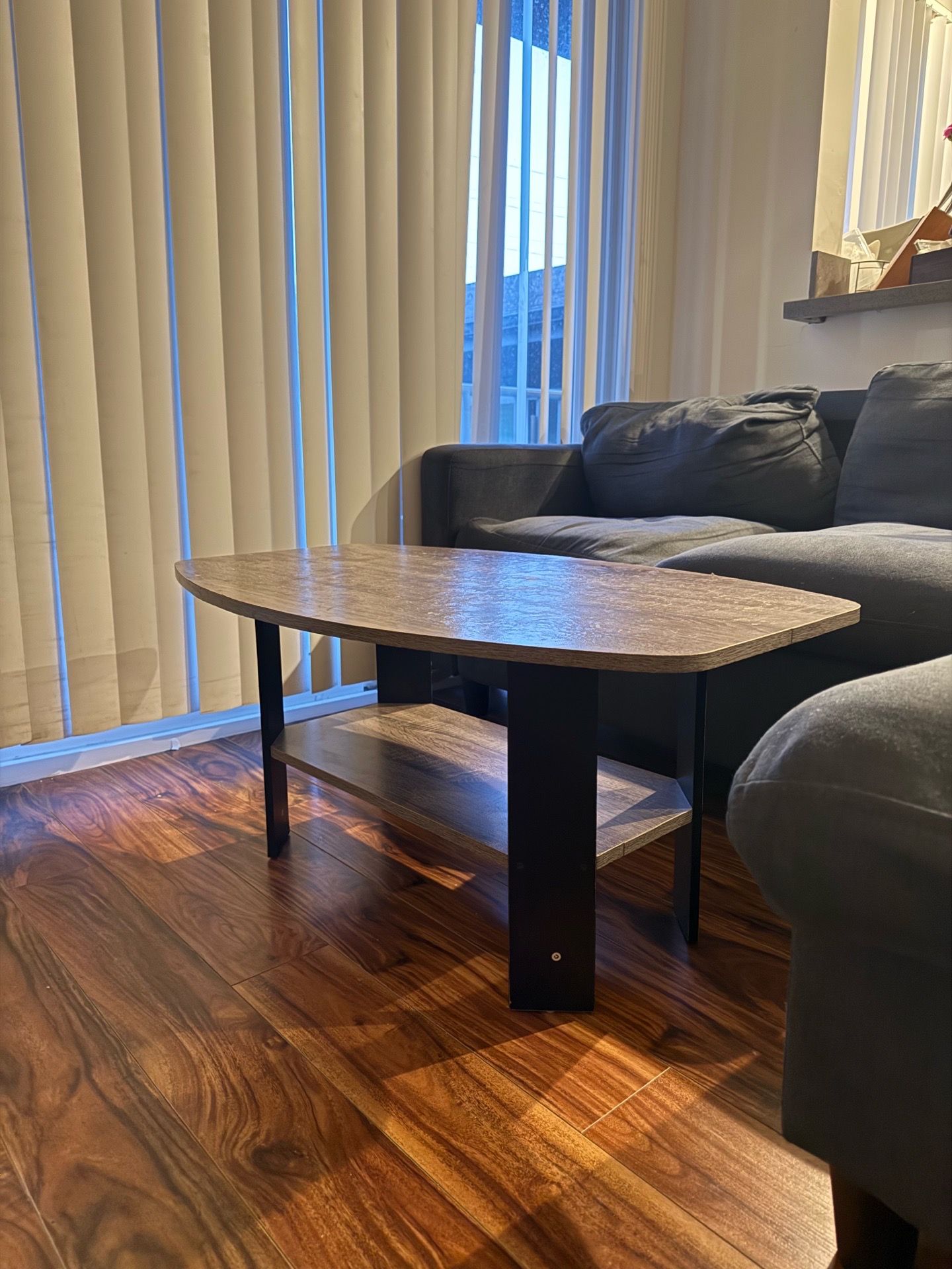 Coffee table (90034 zipcode puck up)