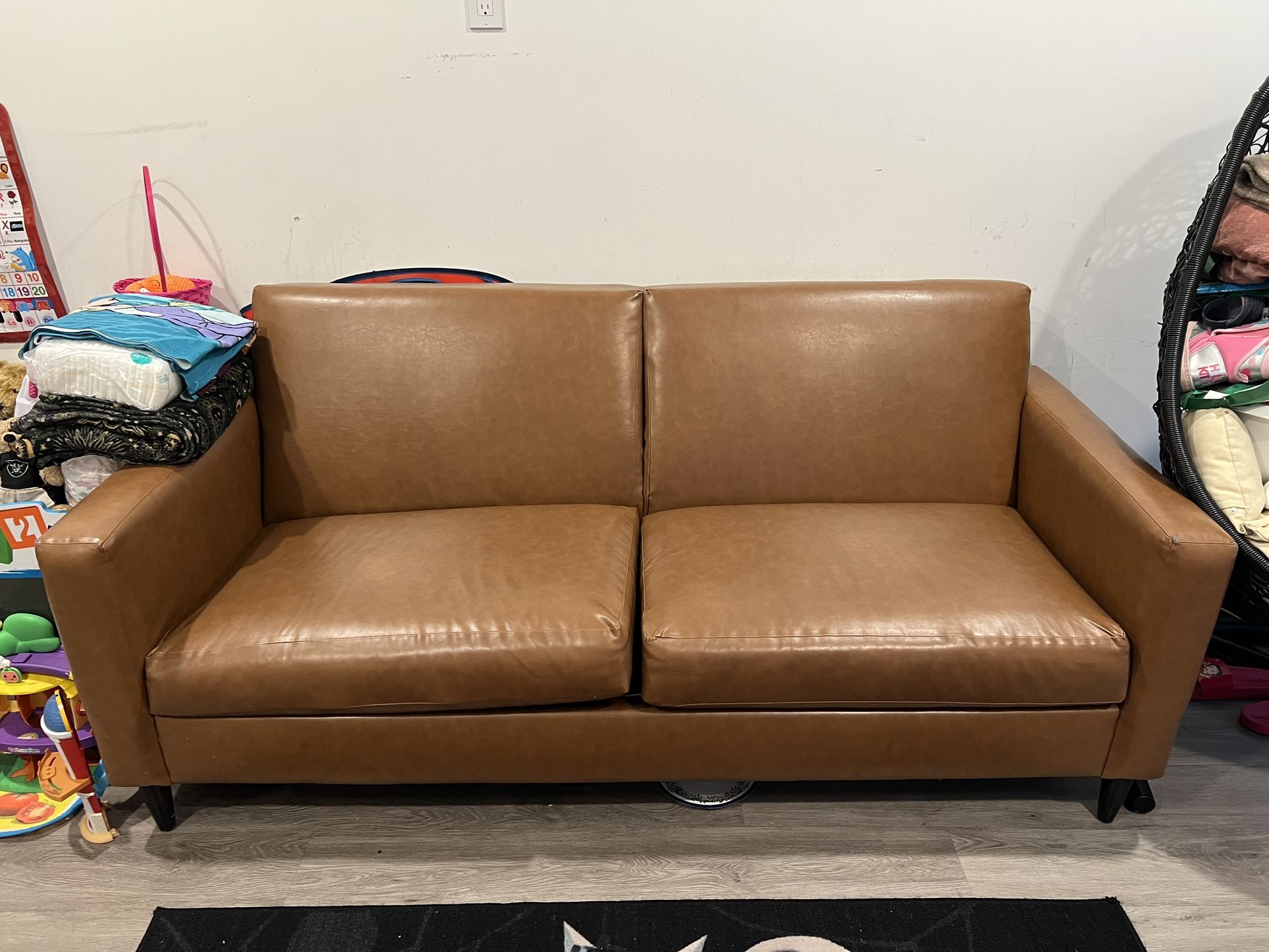 Couch For Free Pick Ups Only East Hollywood 📍