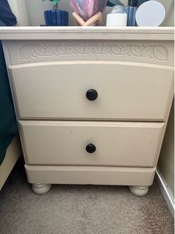 Dressed & Nightstand SET