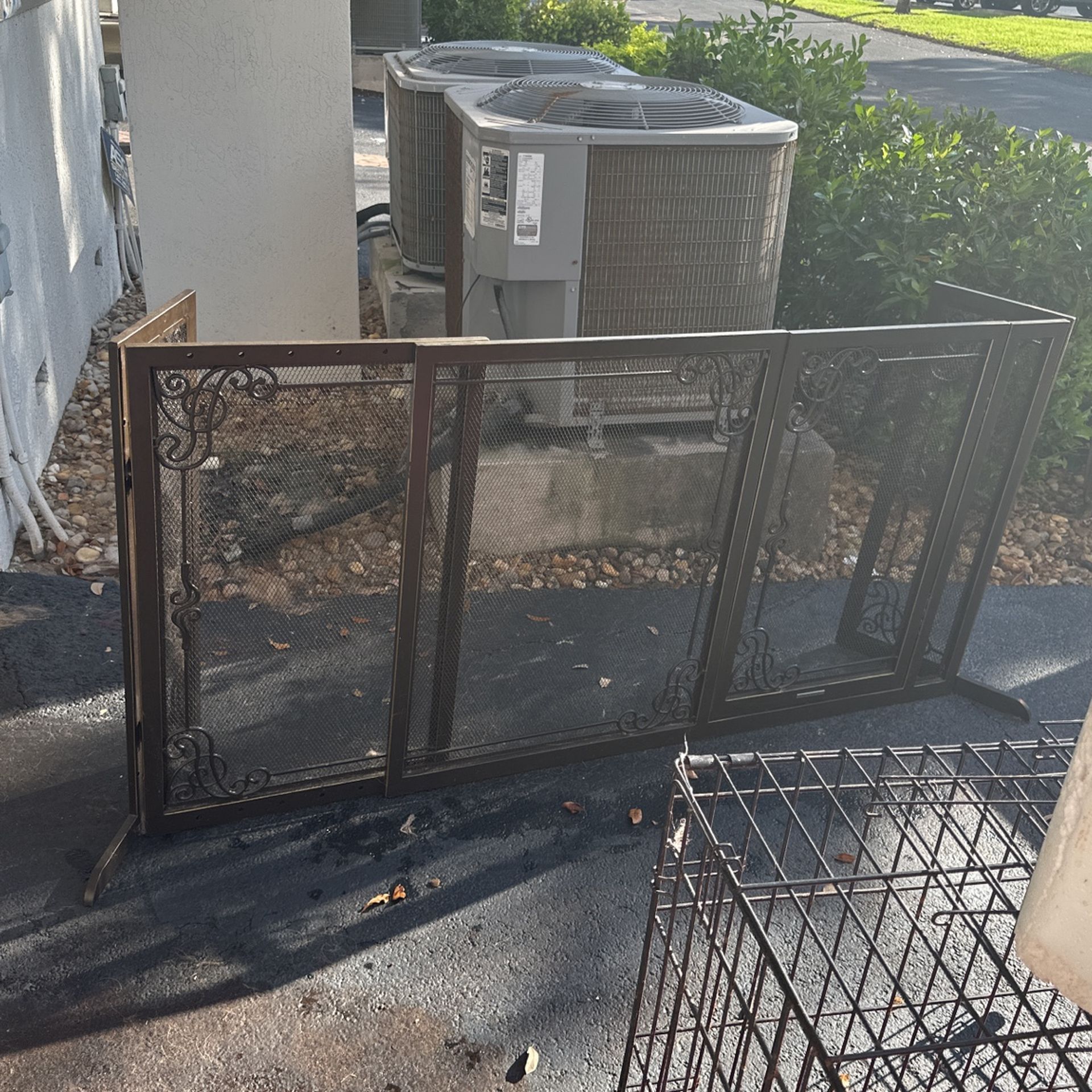 Front gate Gate