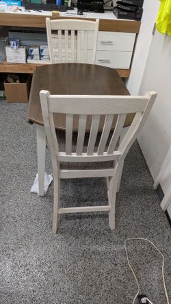 Ashley furniture 3 piece Wood dinette set. City of 🍊