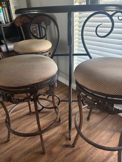 Bar High Top with chairs
