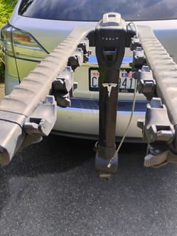 Tesla XY hanging Hitch bike rack by Yakima
