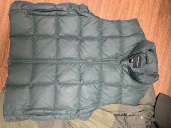 Preowned Eddie Bauer Puffer Vest size L in excellent condition