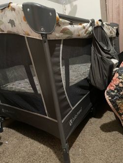 Babytrend sleeper/playpen
