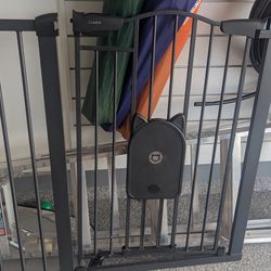 Baby safety gate