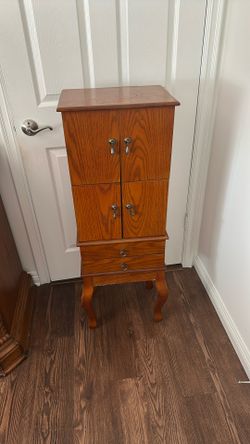 Stand Up Jewelry Box