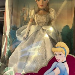  Disney Cinderella porcelain keepsake doll