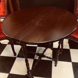 Antique 1800’s-1900 Victorian English Oak Drop leaf Gate Leg  Accent Table.