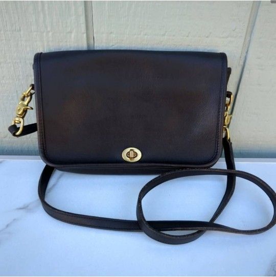 70s Coach Penny Pocket Black Leather Turnlock Crossbody Vintage NYC Bag for  Sale in Sacramento, CA - OfferUp