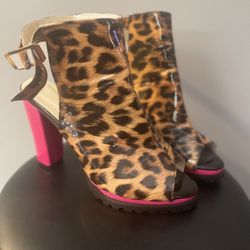 Women’s Fashionable Leopard And Pink Size 8 1/2
