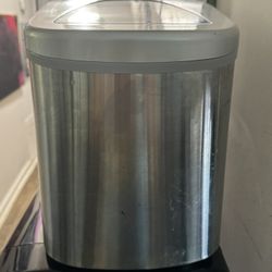 Frigidaire EFIC117-SS Ice Maker